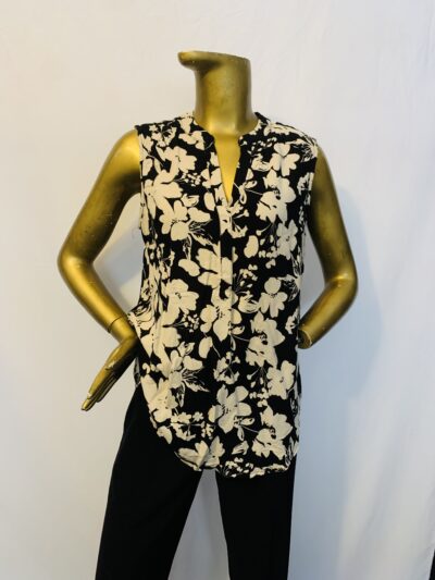 IMG_8252 Black / White Floral Top {Size | 12} - Image 1